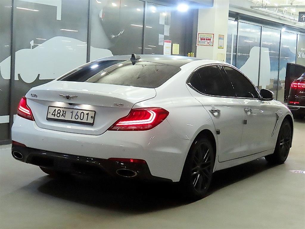Genesis G70 - Vista 4