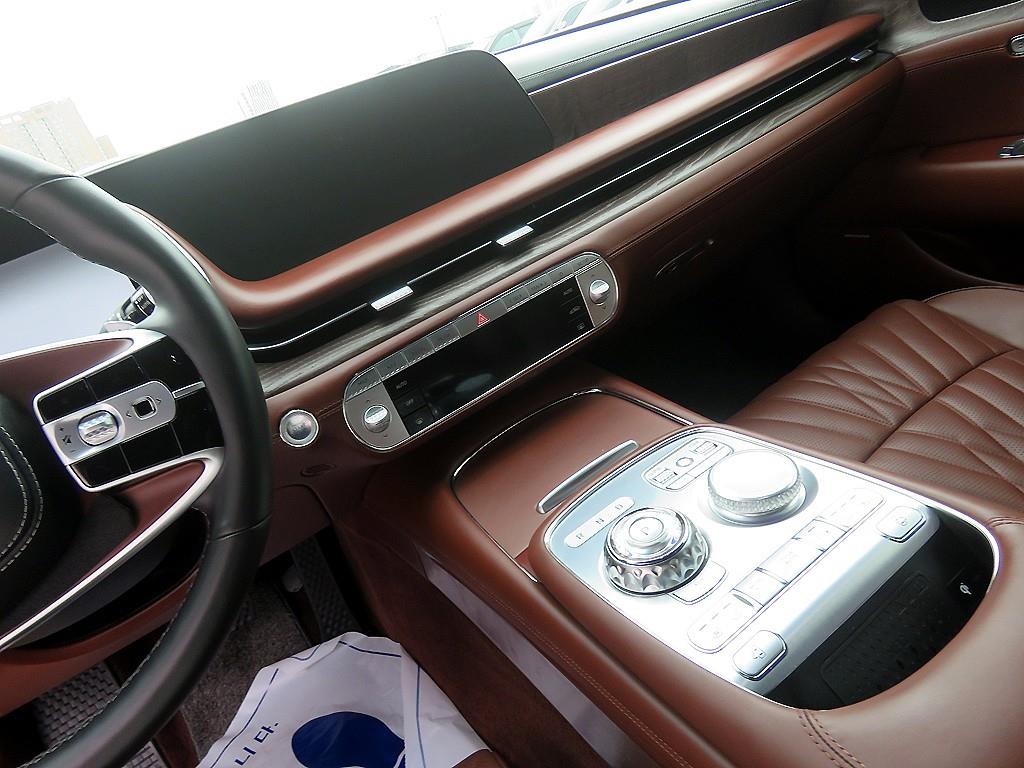 Genesis G90 - Vista 11