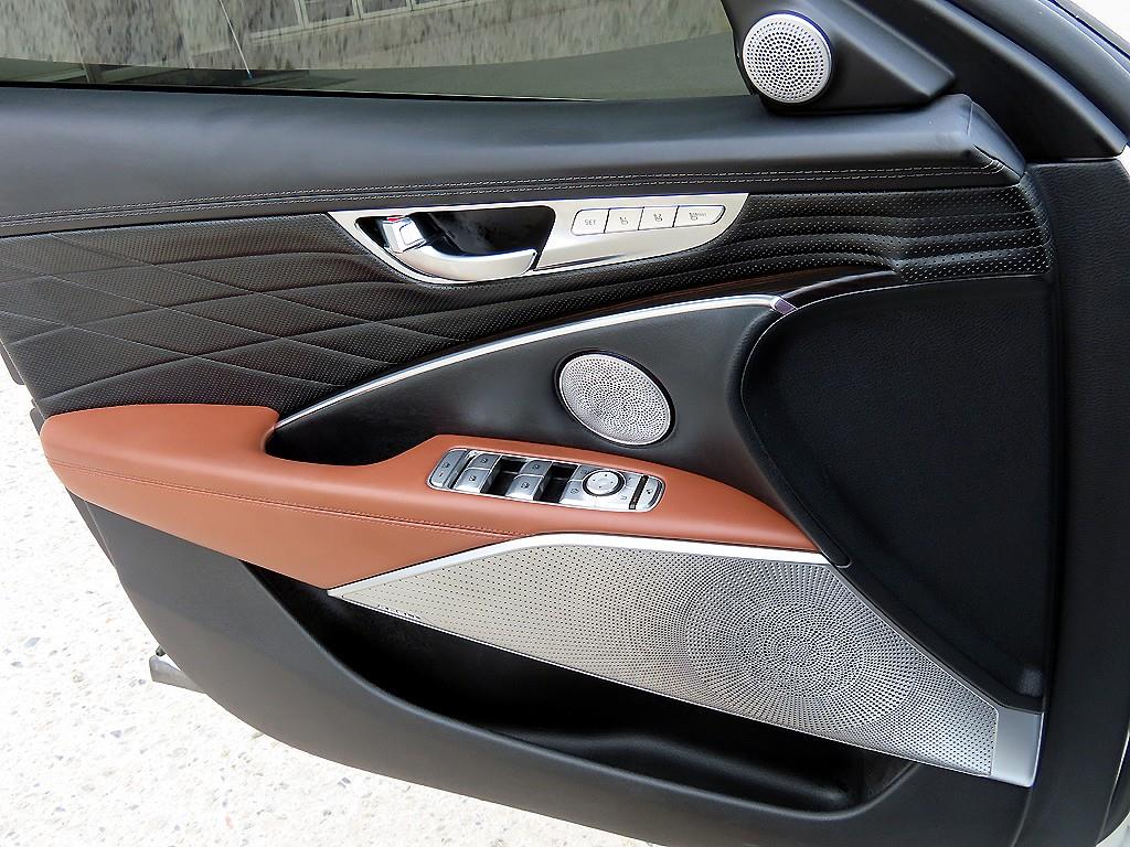 KIA K9 - Vista 12