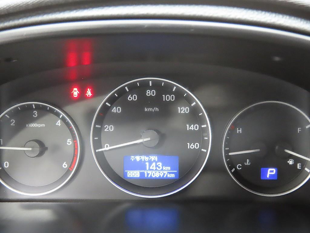 HYUNDAI Starex - Vista 6