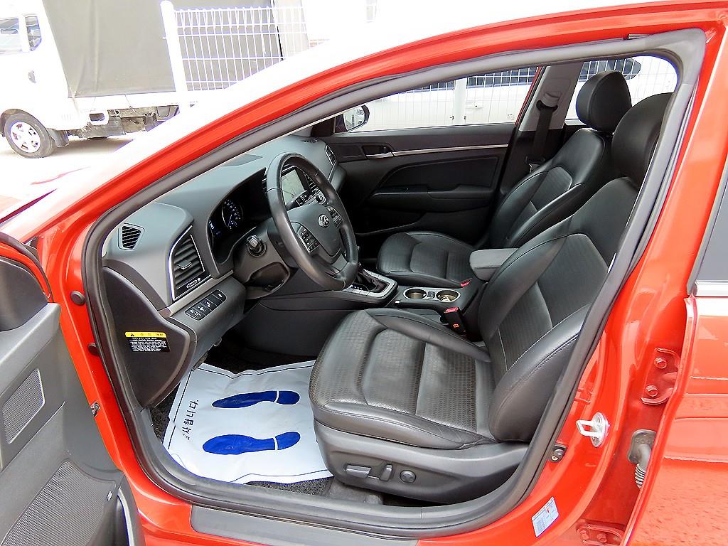 HYUNDAI Avante - Vista 5