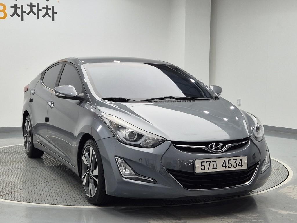 HYUNDAI Avante - Vista 3