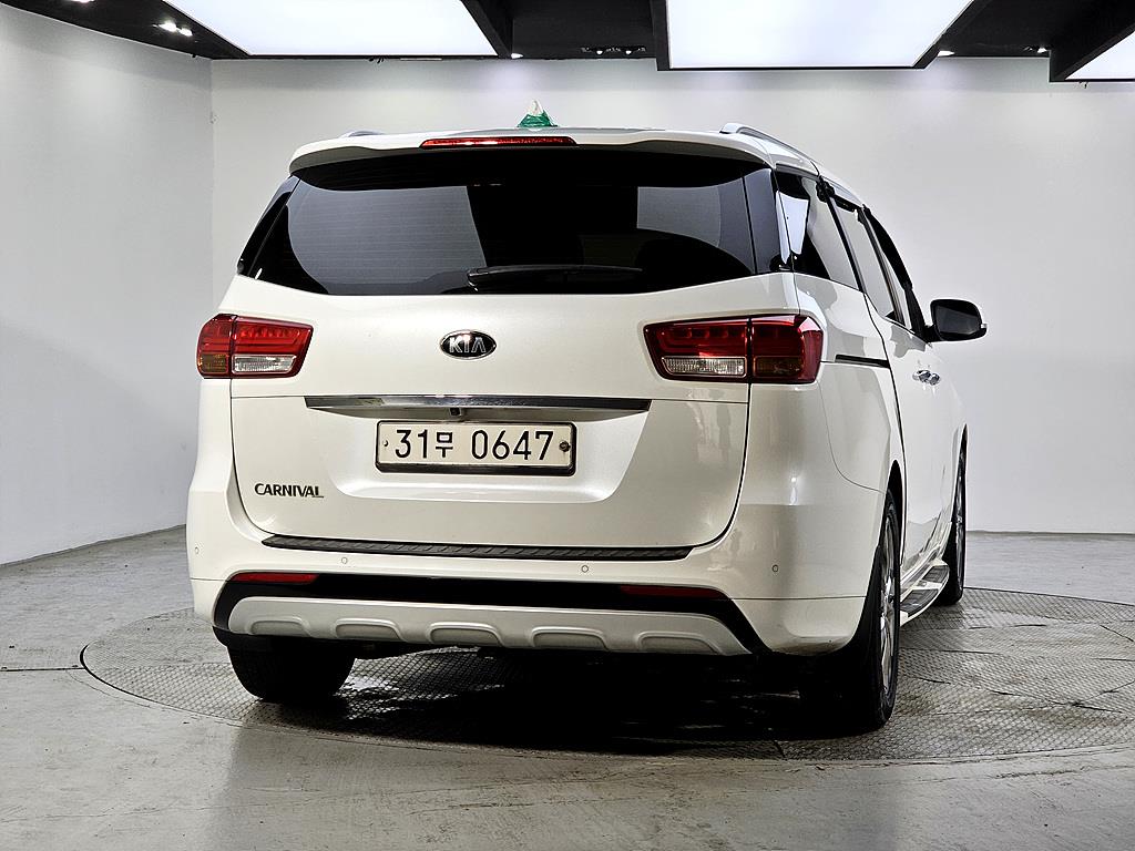 KIA Carnival - Vista 3