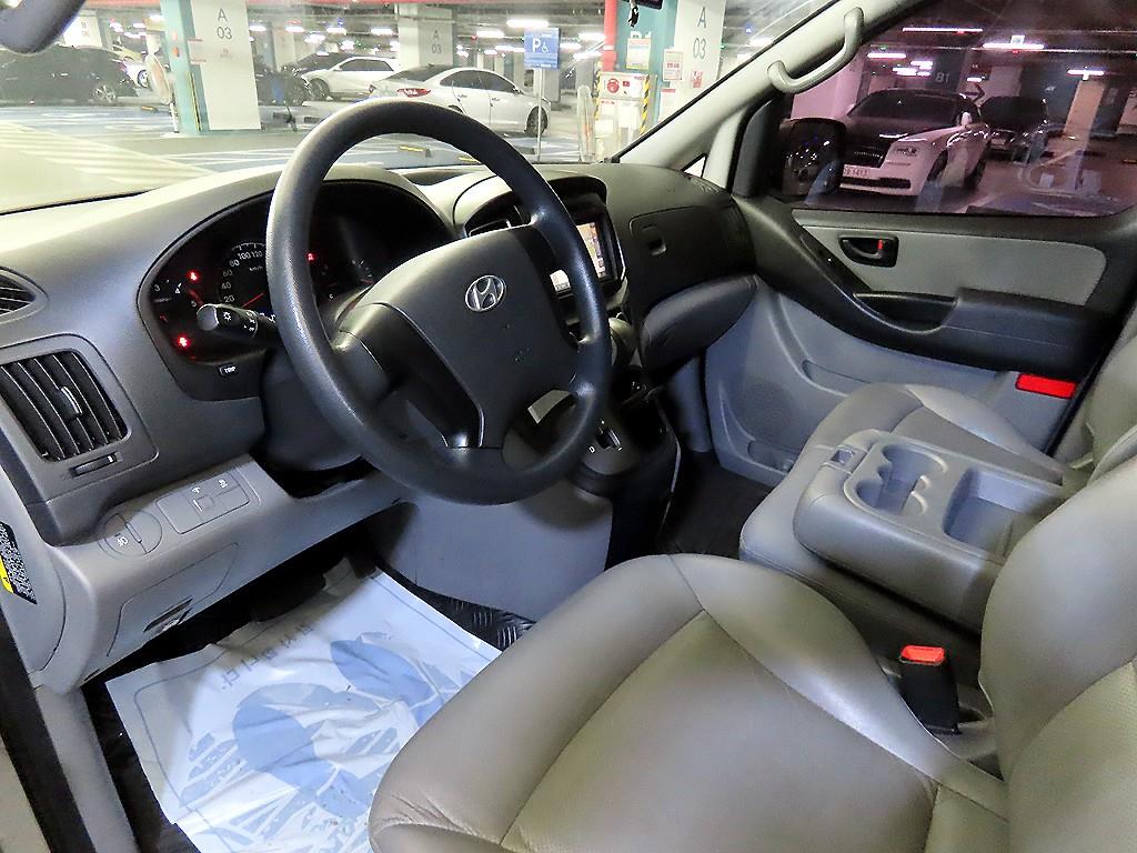HYUNDAI Starex - Vista 10