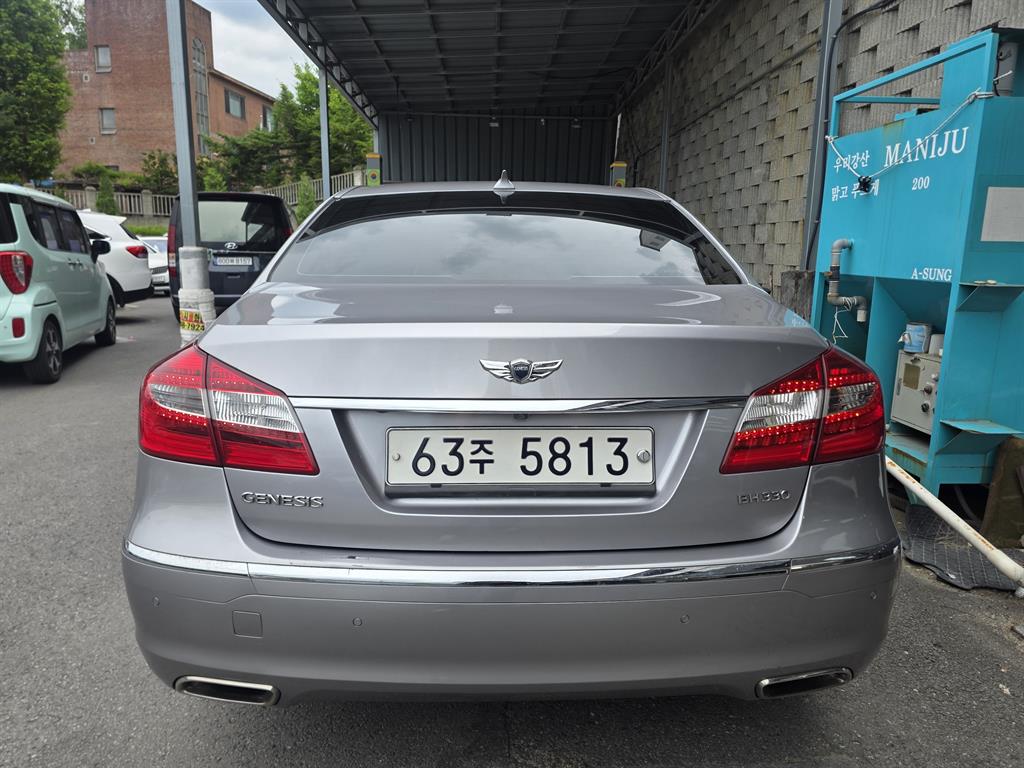 HYUNDAI Genesis - Vista 4