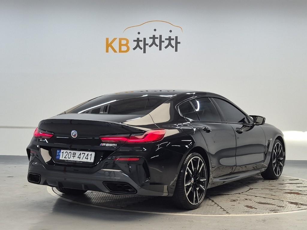 BMW 8 Series - Vista 3