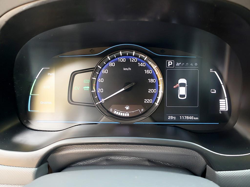 HYUNDAI Ioniq - Vista 6