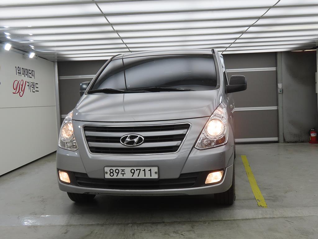 HYUNDAI Starex - Vista 2