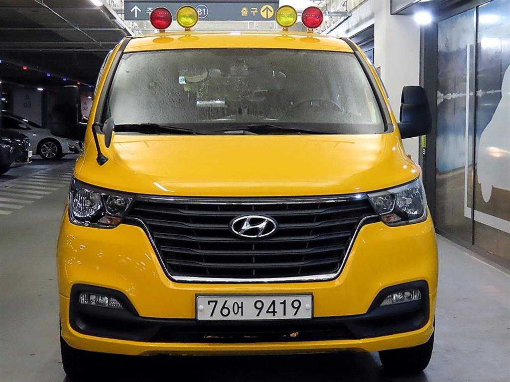 HYUNDAI Starex - Vista 2