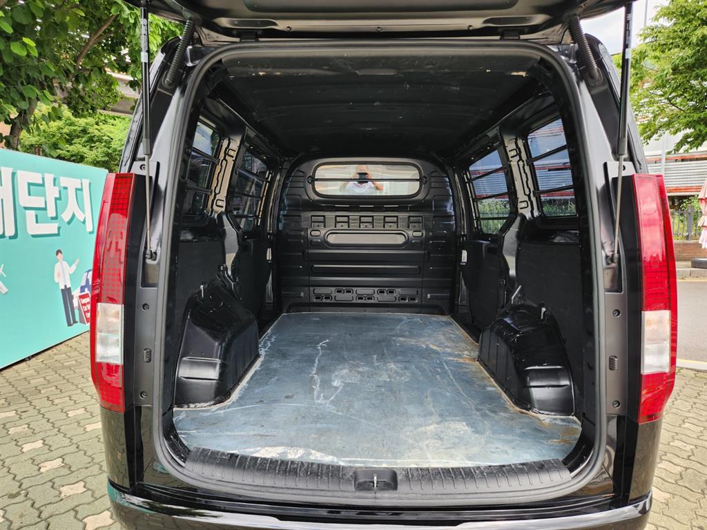 HYUNDAI Staria - Vista 5