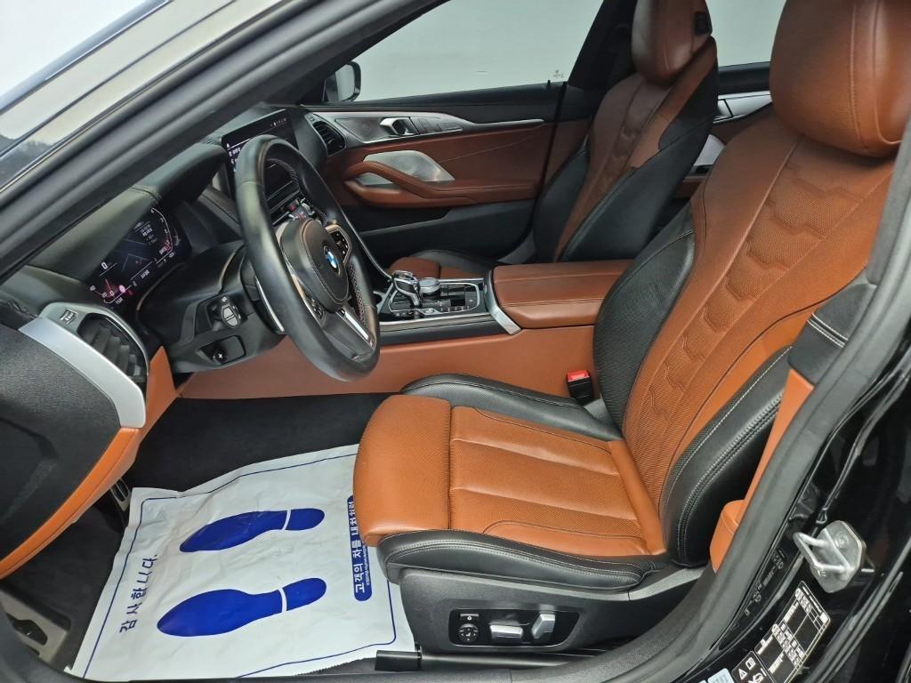 BMW 8 Series - Vista 11