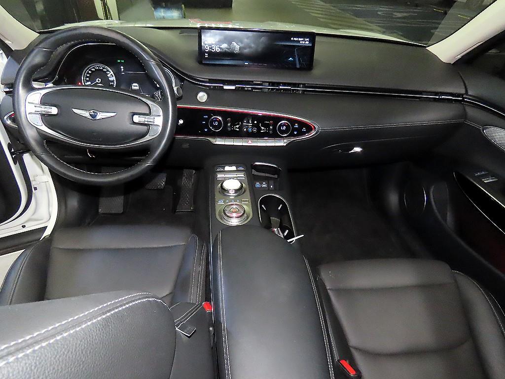 Genesis GV70 - Vista 10