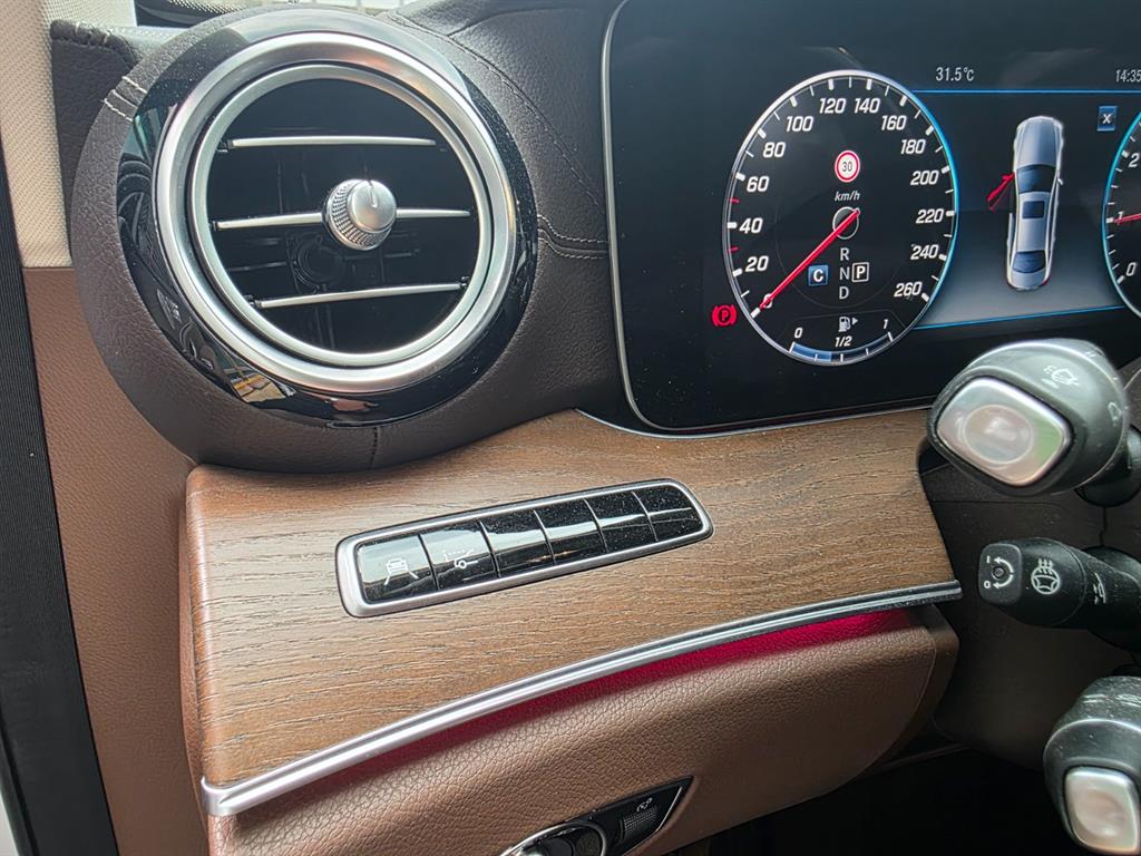 Mercedes Benz E class - Vista 10