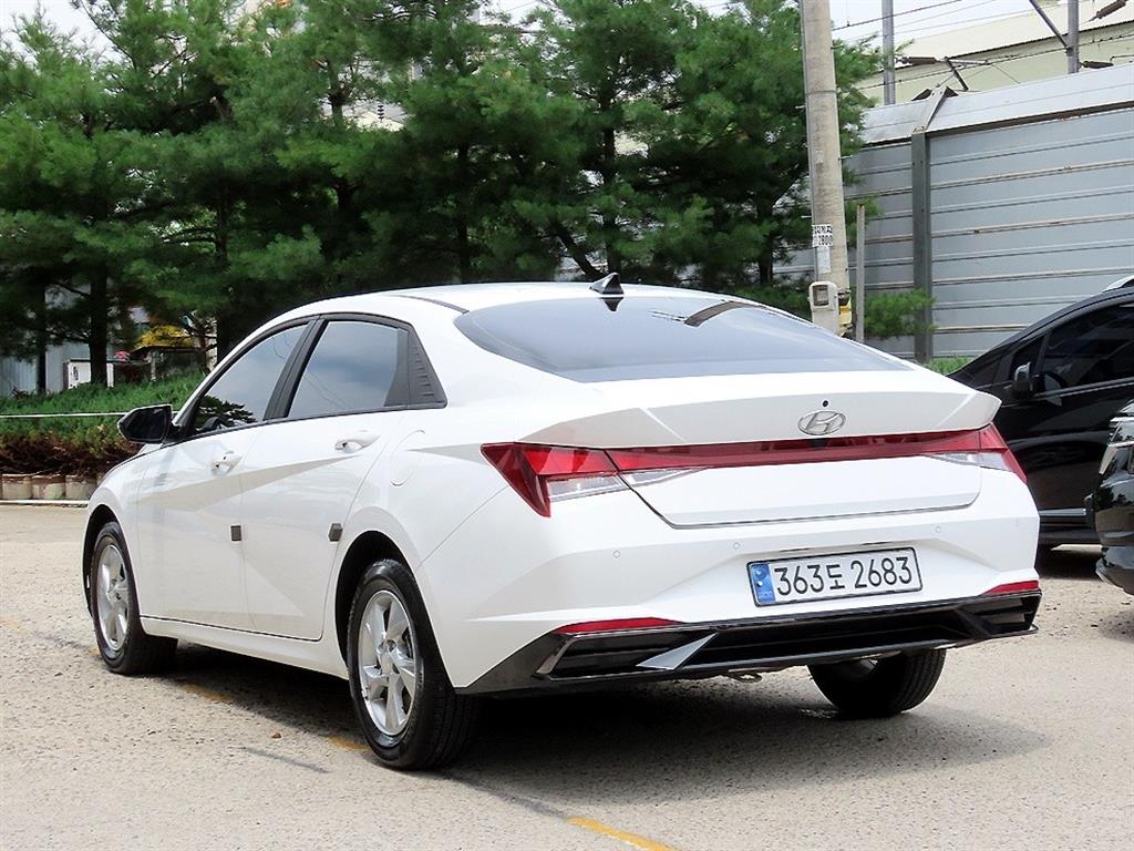 HYUNDAI Avante - Vista 3