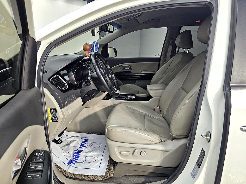 KIA Carnival - Vista 8