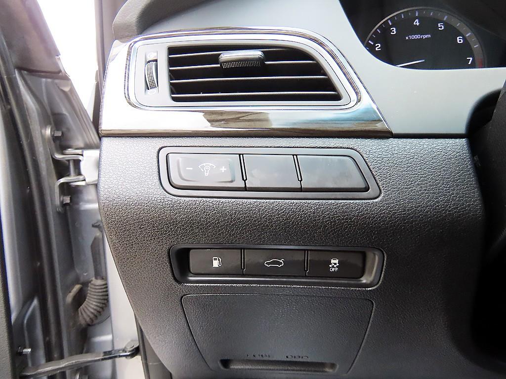 HYUNDAI Sonata - Vista 12