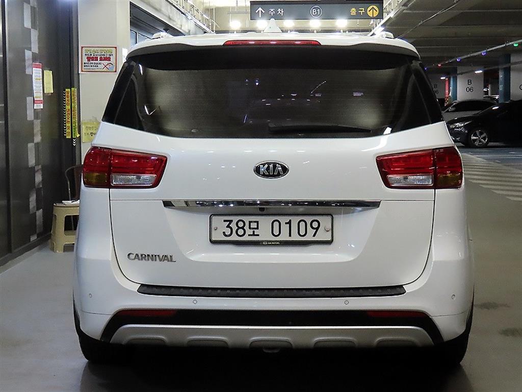 KIA Carnival - Vista 5