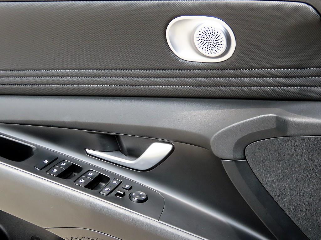 HYUNDAI Avante - Vista 11