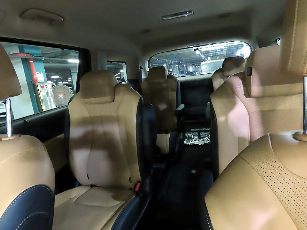 KIA Carnival - Vista 11