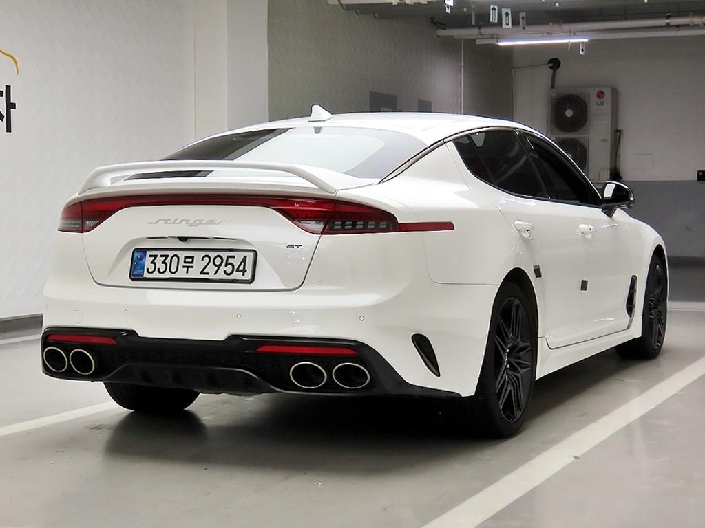 KIA Stinger - Vista 4