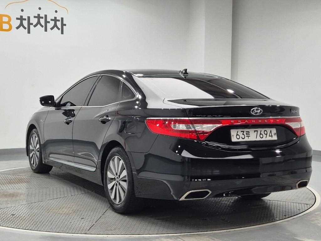 HYUNDAI Grandeur - Vista 2