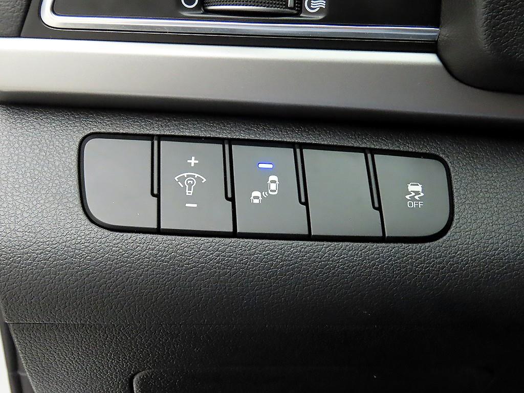 HYUNDAI Avante - Vista 12