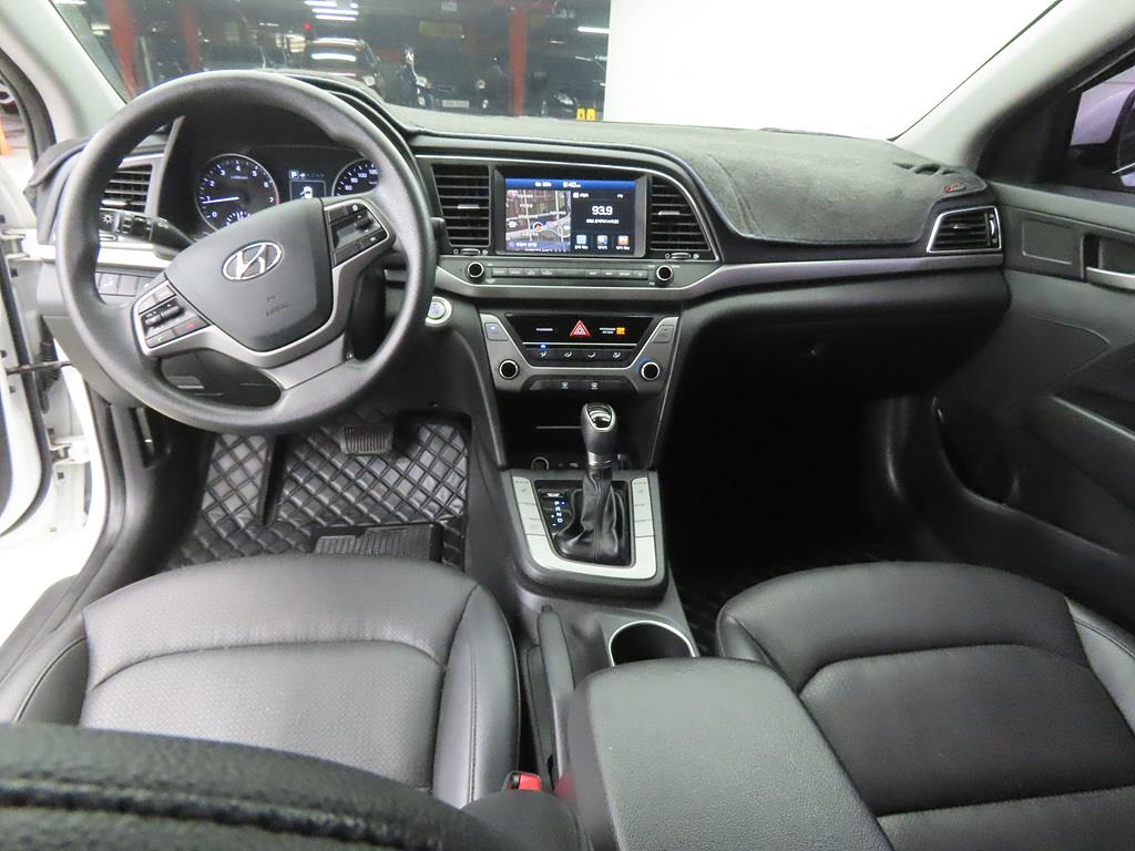 HYUNDAI Avante - Vista 7