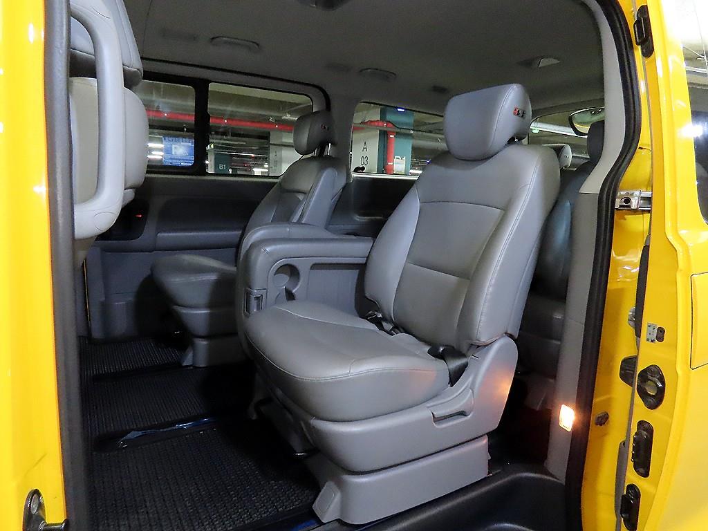 HYUNDAI Starex - Vista 7