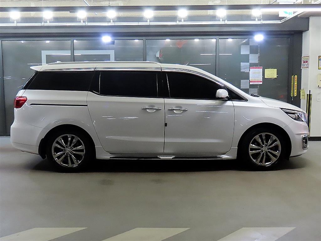 KIA Carnival - Vista 3