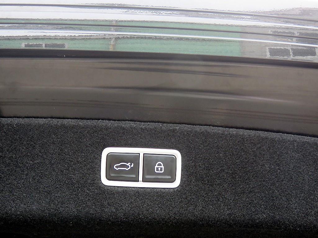 Genesis G90 - Vista 5