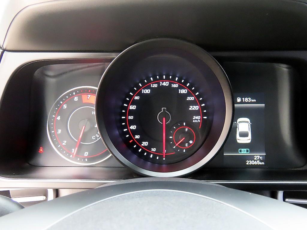 HYUNDAI Avante - Vista 9