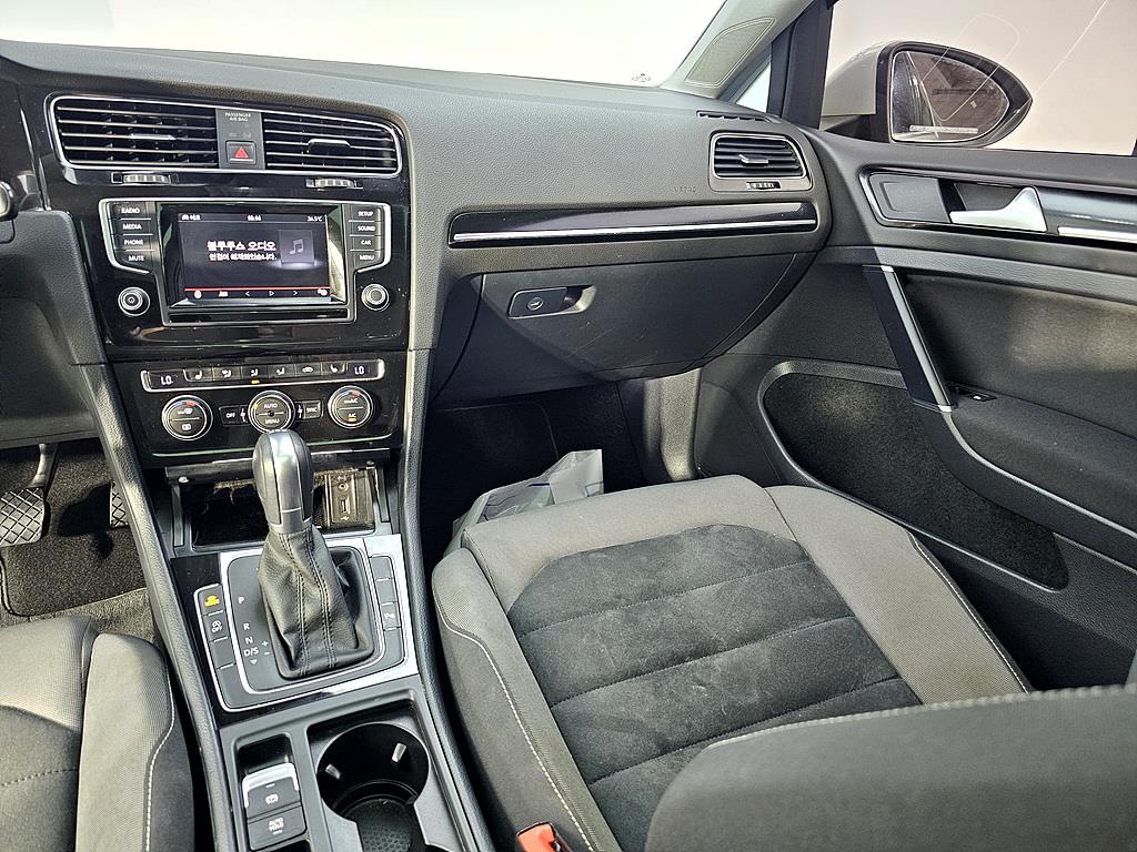 Volkswagen Golf - Vista 10
