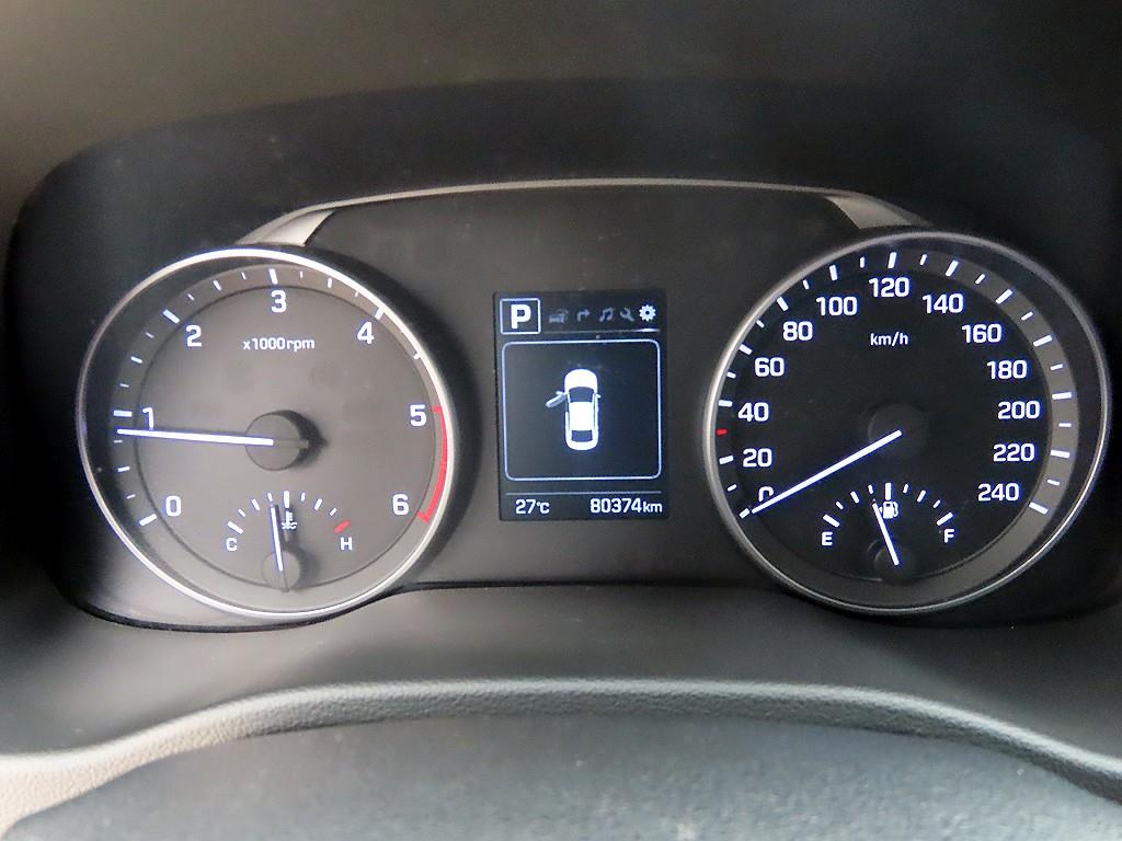HYUNDAI Avante - Vista 9