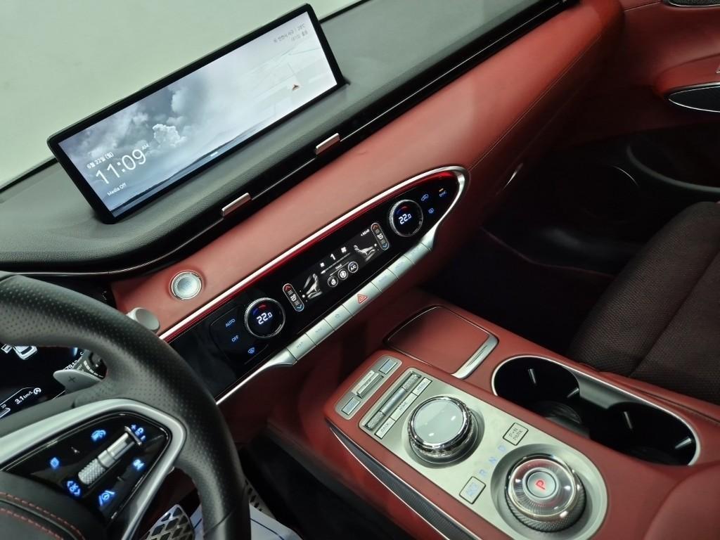 Genesis GV70 - Vista 10