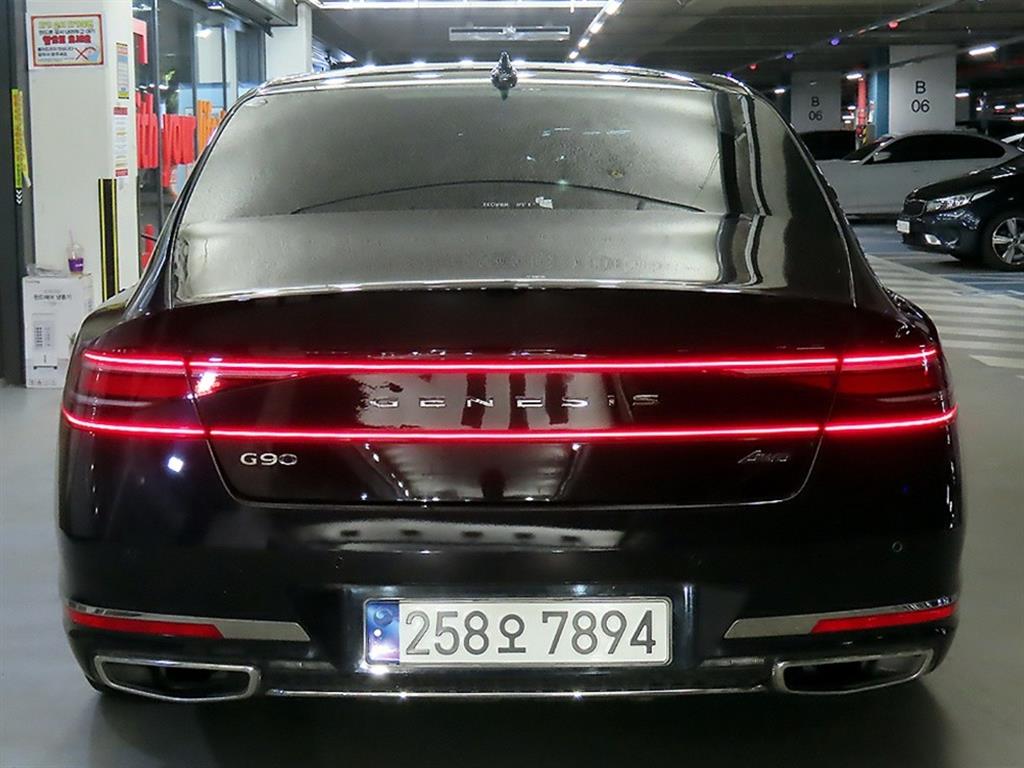 Genesis G90 - Vista 5