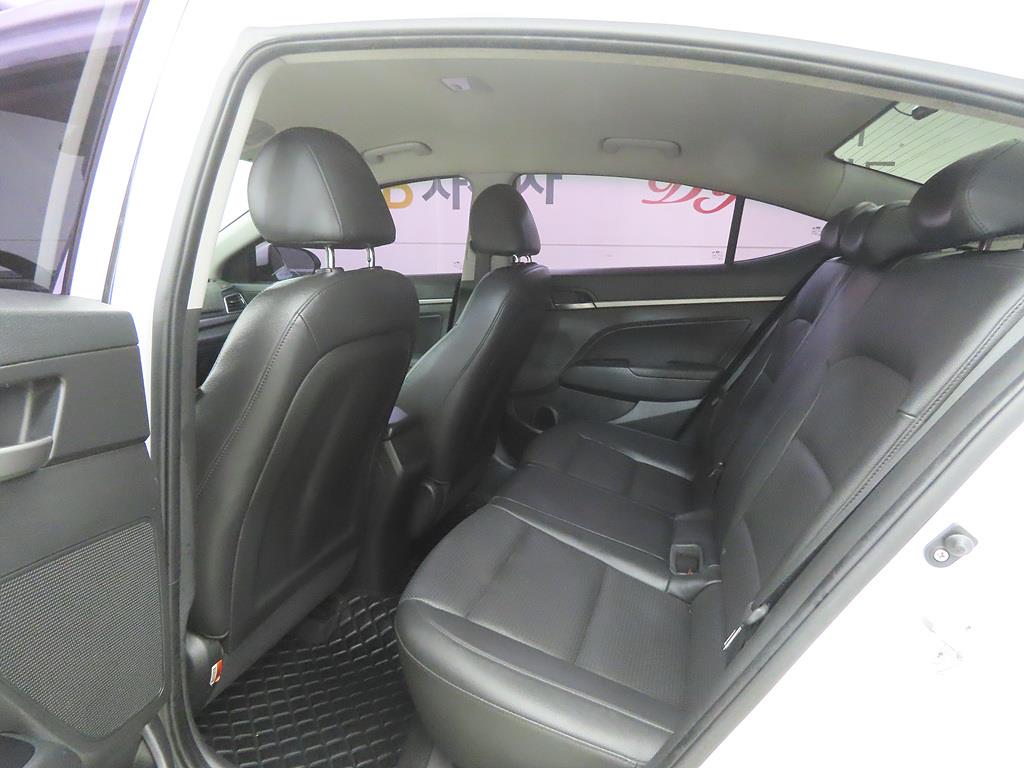 HYUNDAI Avante - Vista 6