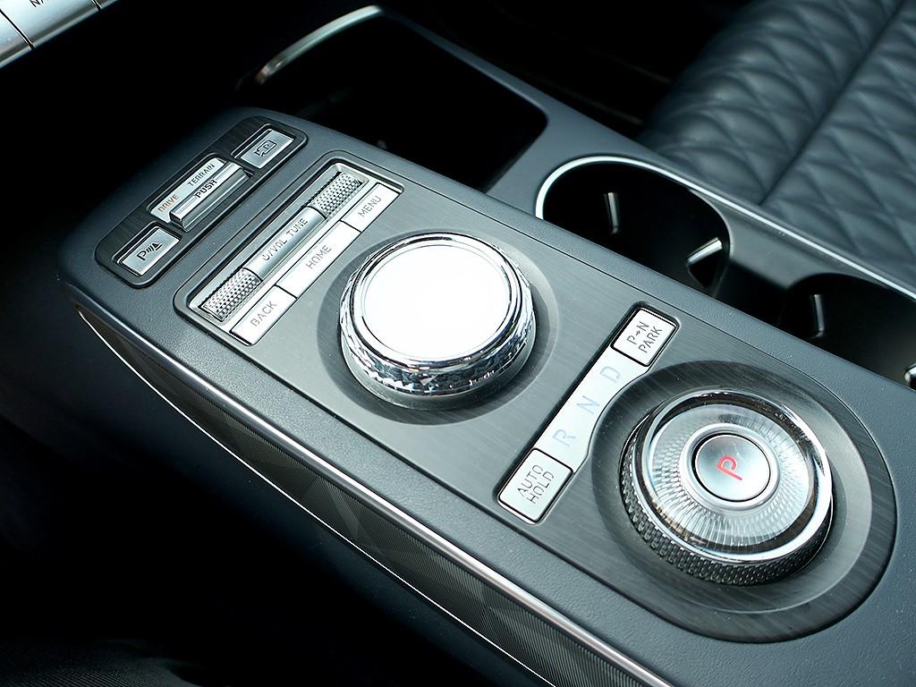 Genesis GV70 - Vista 7