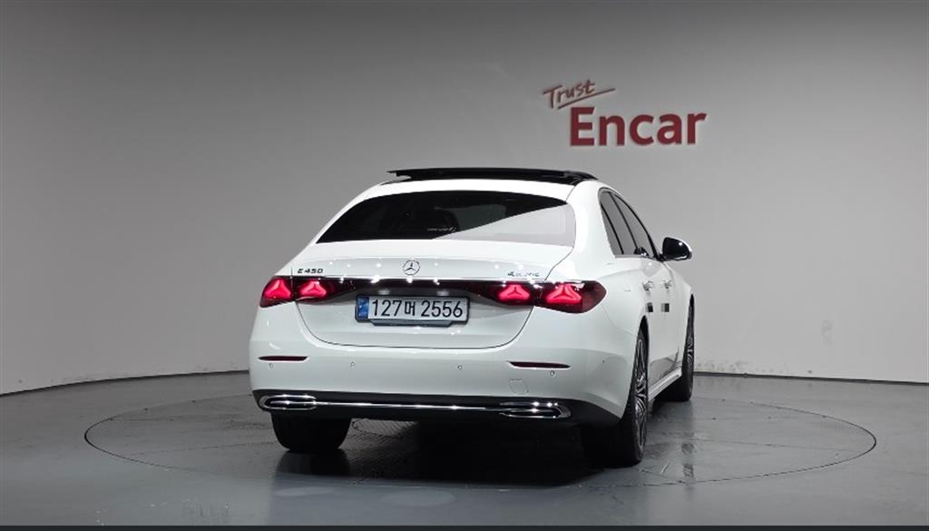 Mercedes Benz E class - Vista 4