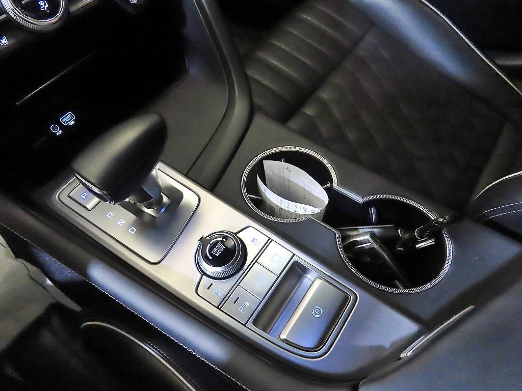 Genesis G70 - Vista 12