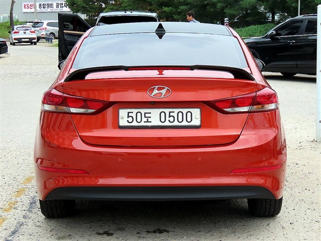 HYUNDAI Avante - Vista 4