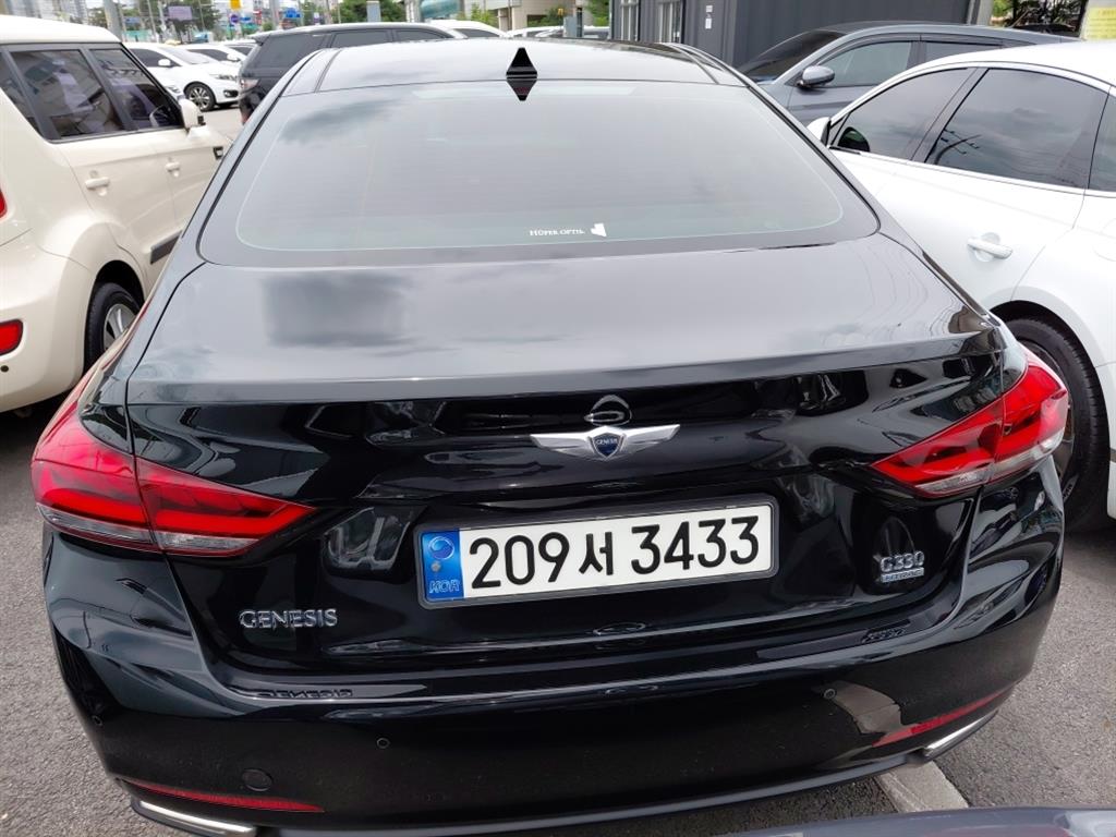 HYUNDAI Genesis - Vista 6