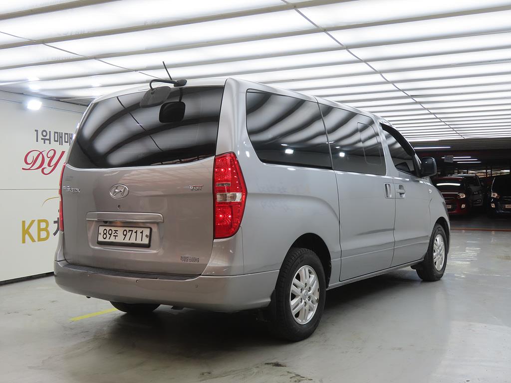 HYUNDAI Starex - Vista 4