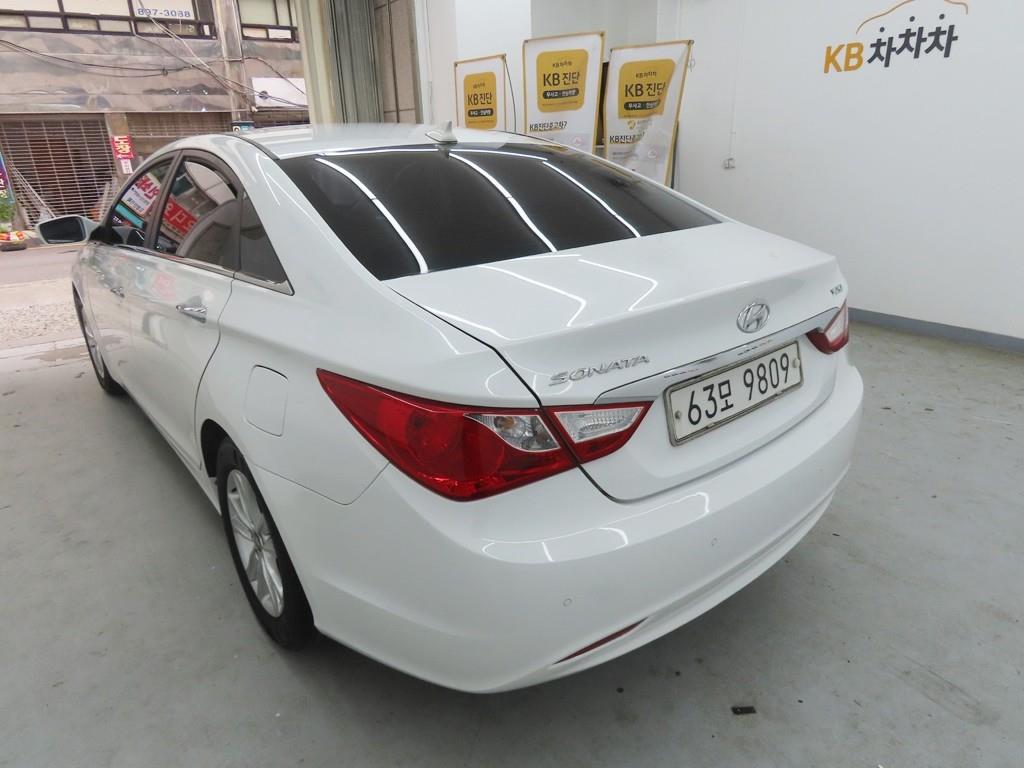 HYUNDAI Sonata - Vista 4
