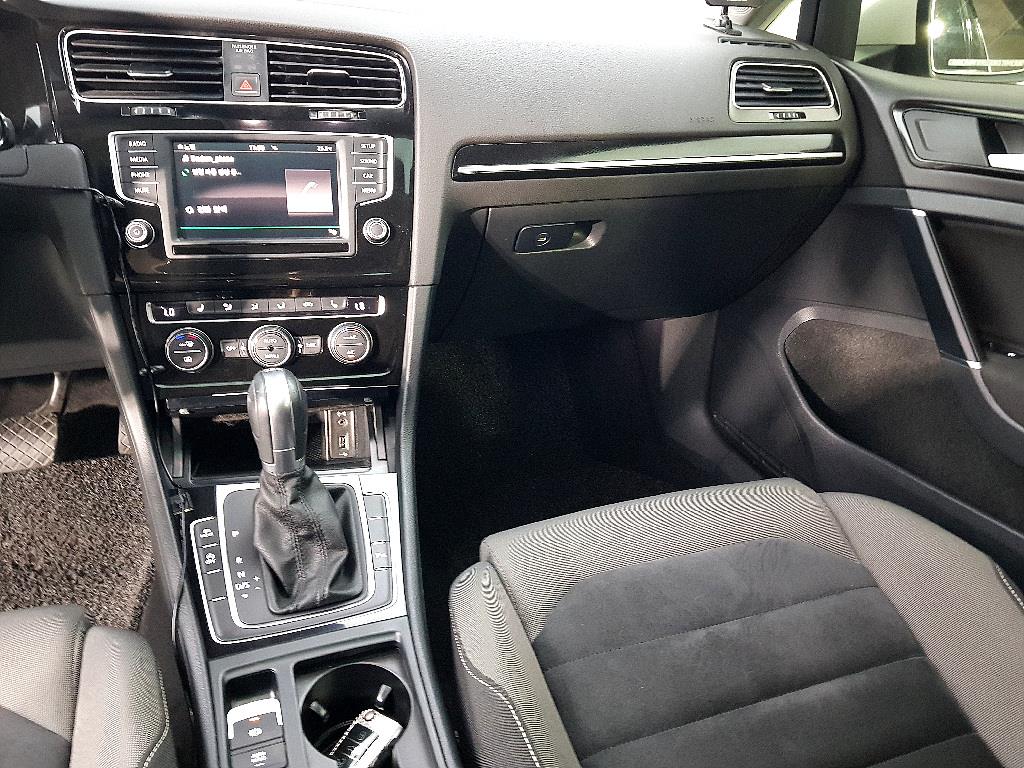 Volkswagen Golf - Vista 9