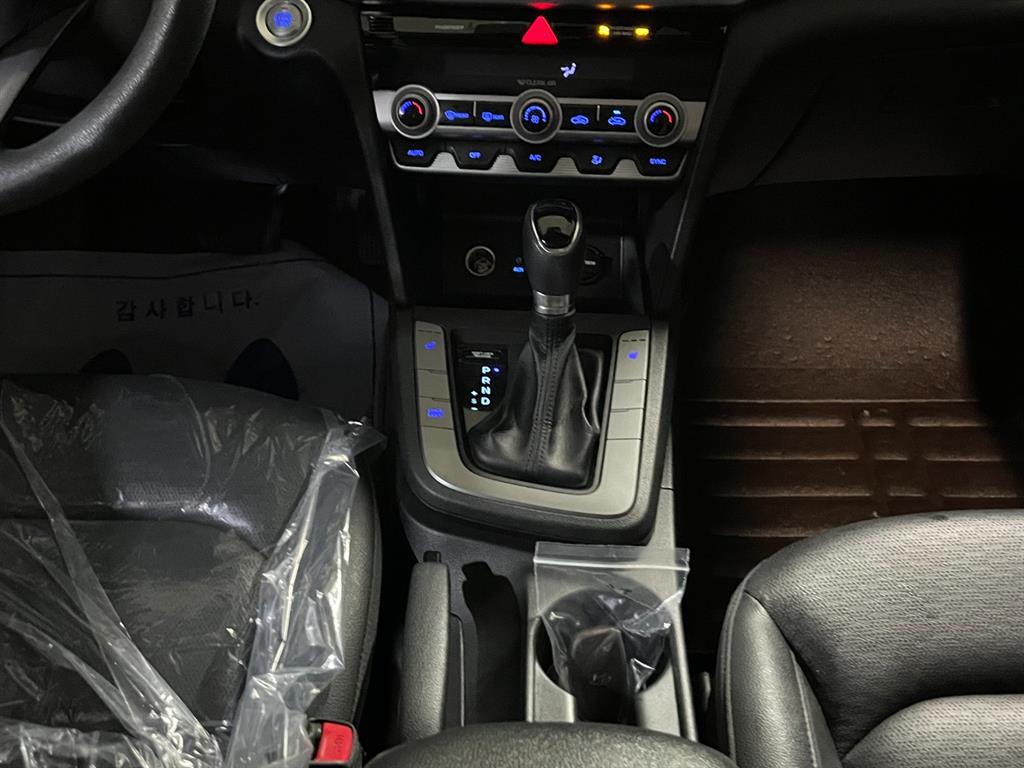 HYUNDAI Avante - Vista 9