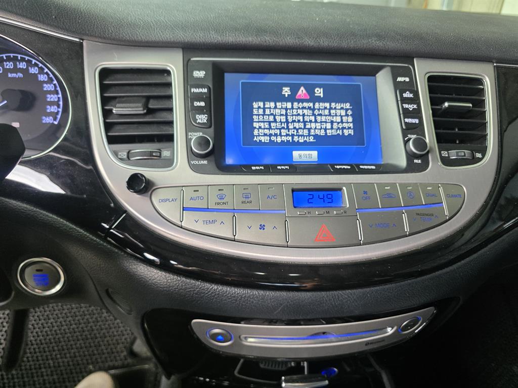 HYUNDAI Genesis - Vista 8