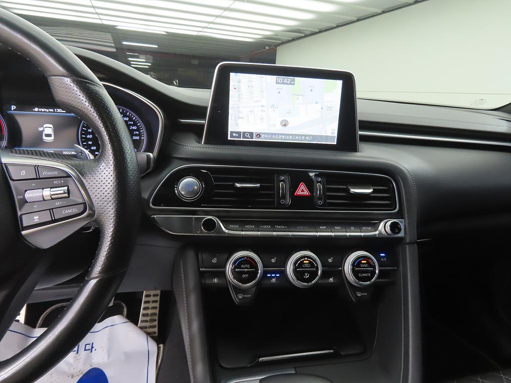 Genesis G70 - Vista 10