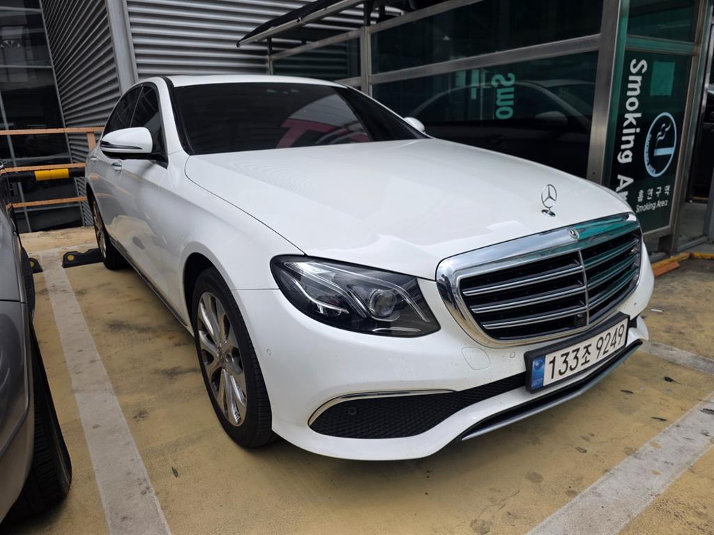 Mercedes Benz E class - Vista 2