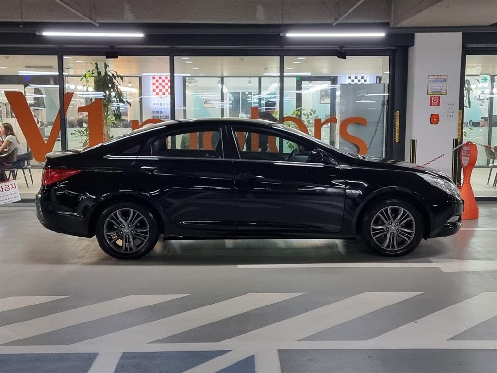 HYUNDAI Sonata - Vista 3