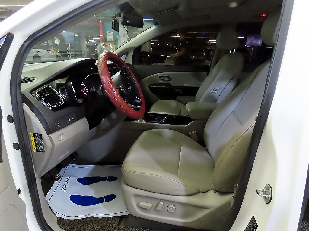 KIA Carnival - Vista 6